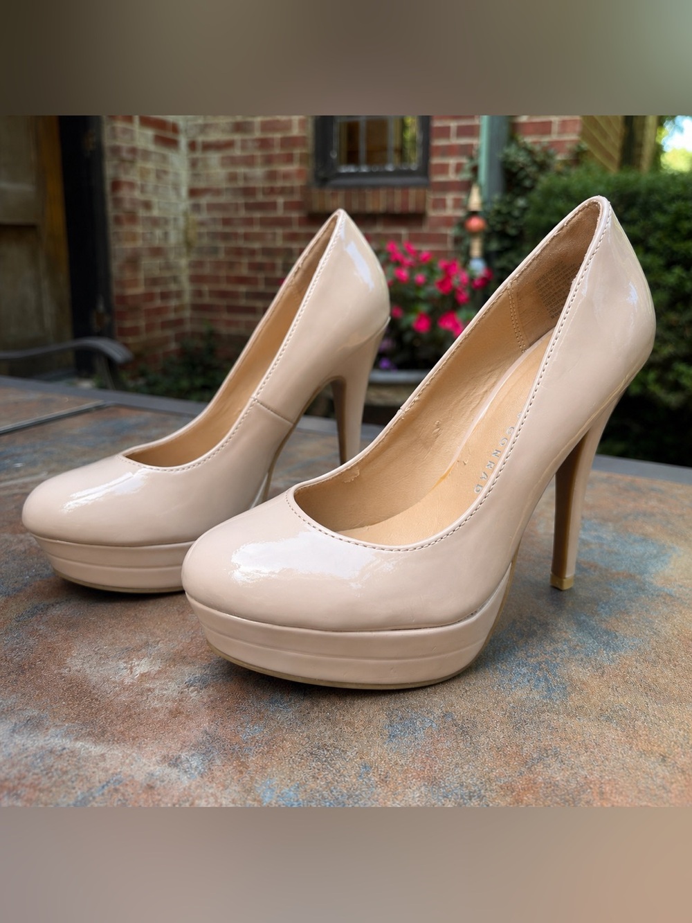 LC Lauren Conrad Nude Patent Platform Pumps Heels Size 8